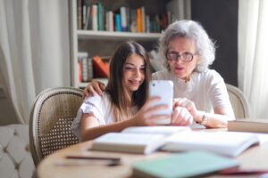 Descubre los mejores gadgets para la tercera edad