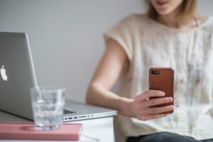 SMS y llamadas fraudulentas para robar datos bancarios: la nueva ciberestafa