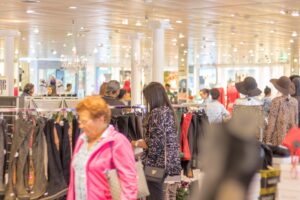 Crece la afluencia de visitantes en los centros comerciales españoles